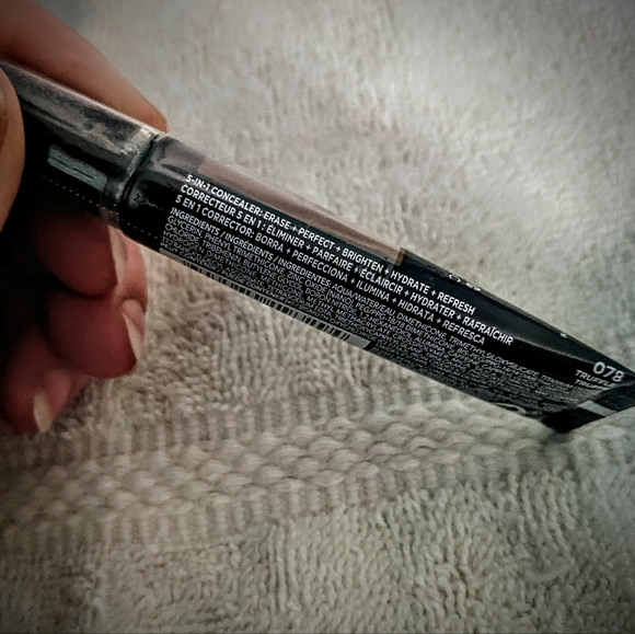 Revlon Color Stay Skin Awaken 5 n 1 Concealer w/ Caffine & Vitamin C #078 - Picture 2 of 4